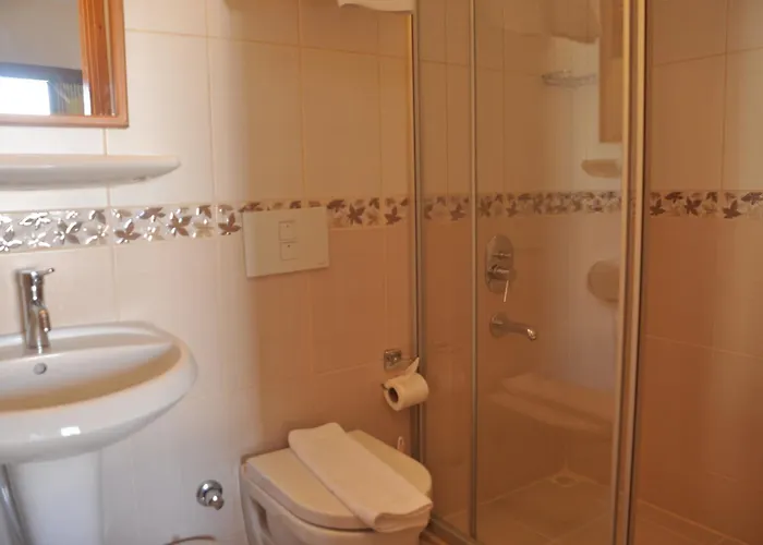 Eden Hotel 2*